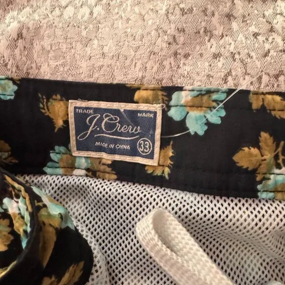J.Crew 6.5" Tab Swim Short. Never Been Worn/ With Tags Size 33" Black Floral - Picture 4 of 7
